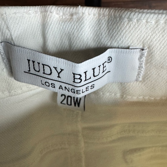 Judy Blue 20W “Aruroa Weekender”White Denim Pants - Picture 6 of 13